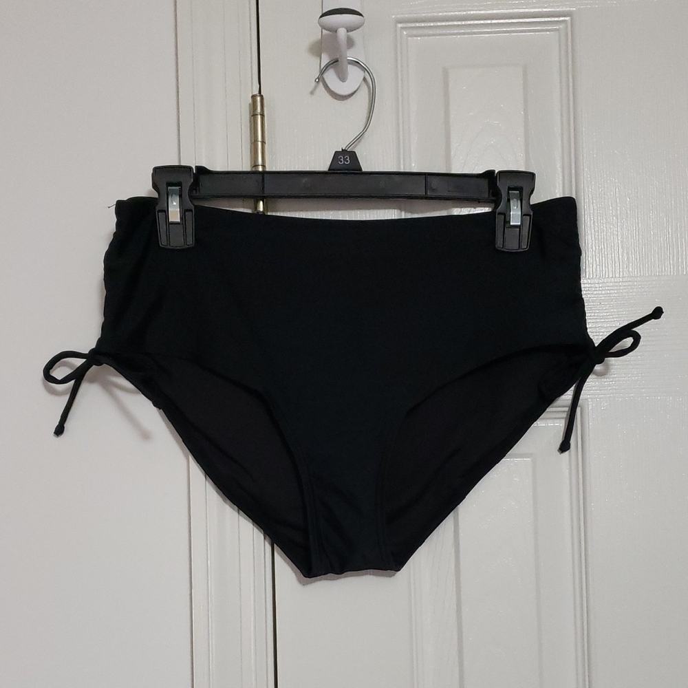 Bonneuitbebe Women's Full Coverage, Mid-Waist Bikini Bottoms. Size: Medium